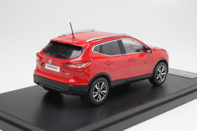 Nissan Qashqai 2014, punainen