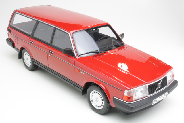 Volvo 240GL Break 1989, red