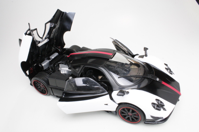 Pagani Zonda 5, musta/valkoinen