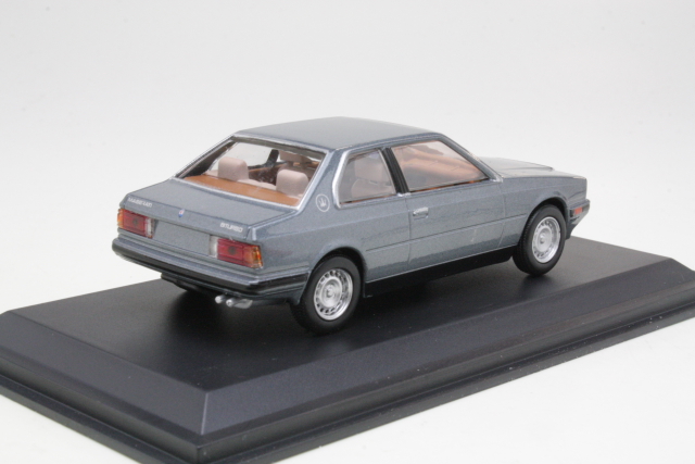 Maserati Biturbo 1982, harmaa - Sulje napsauttamalla kuva