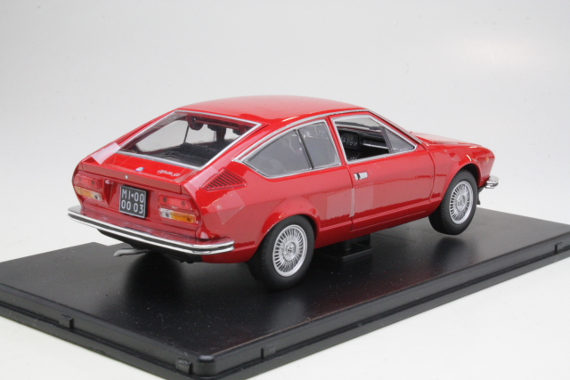 Alfa Romeo Alfetta GT 1.8 1974, punainen