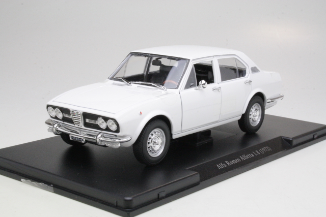 Alfa Romeo Alfetta 1.8 1972, valkoinen