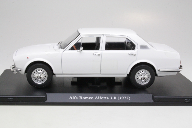 Alfa Romeo Alfetta 1.8 1972, white