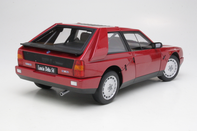 Lancia Delta S4 Stradale 1985, punainen - Sulje napsauttamalla kuva