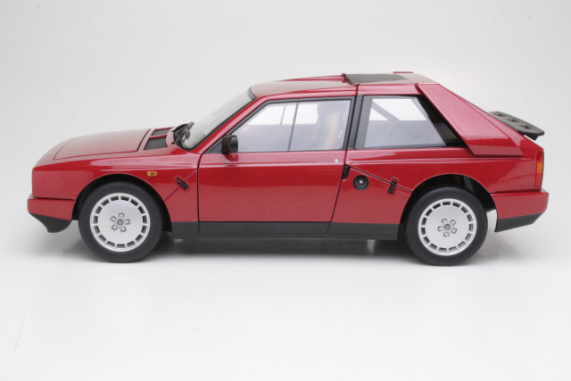 Lancia Delta S4 Stradale 1985, punainen - Sulje napsauttamalla kuva