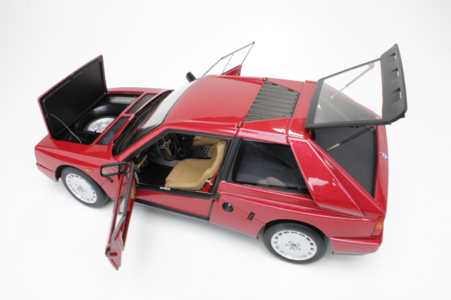 Lancia Delta S4 Stradale 1985, punainen
