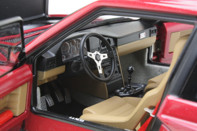 Lancia Delta S4 Stradale 1985, punainen