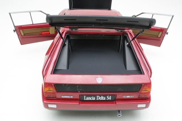 Lancia Delta S4 Stradale 1985, punainen - Sulje napsauttamalla kuva