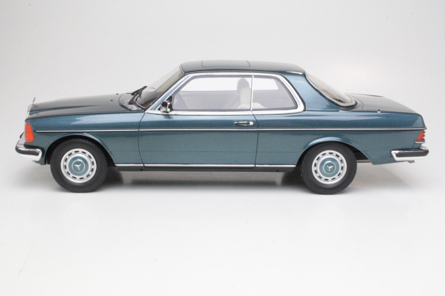 Mercedes 280CE (C123), green