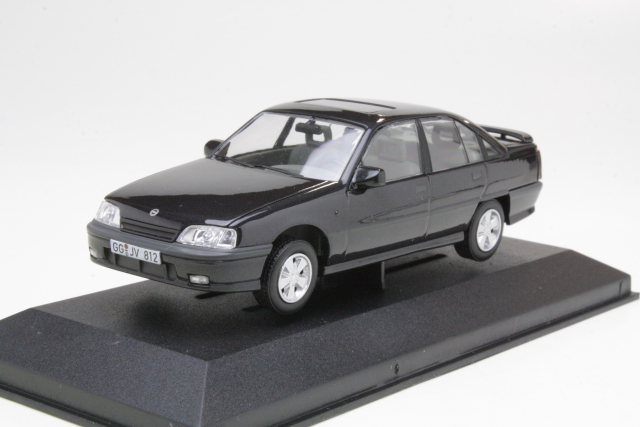 Opel Omega 3000, musta