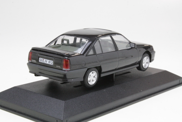 Opel Omega 3000, black