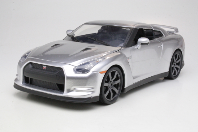 Nissan GT-R (R35) 2009, silver "Furious 7"
