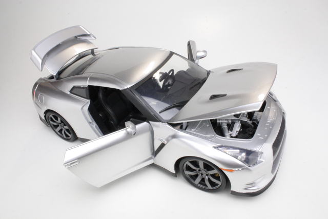 Nissan GT-R (R35) 2009, silver "Furious 7"
