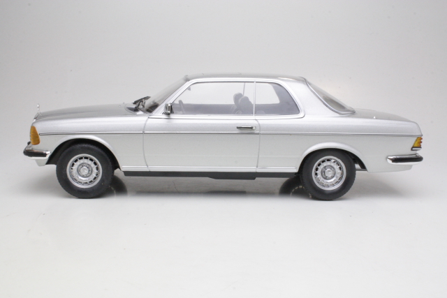 Mercedes 280CE 1980 (C123), silver - Click Image to Close