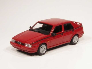 Alfa Romeo 75 1.8 1985, punainen - Sulje napsauttamalla kuva