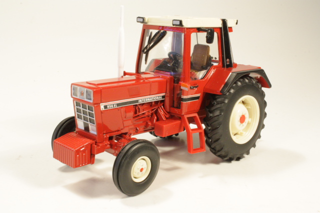 International 956XL 2wd 1982, punainen