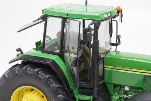 John Deere 7810, green
