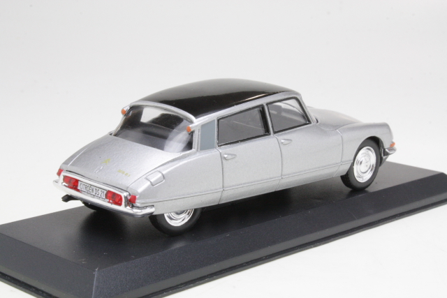 Citroen DS21, silver/black - Click Image to Close