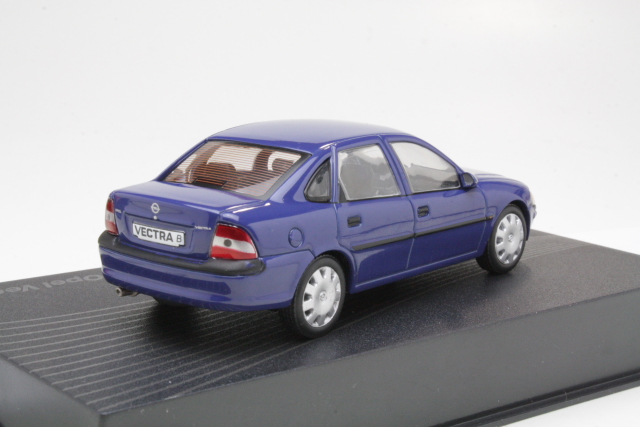 Opel Vectra B 1995, sininen