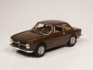 Alfa Romeo GT 1300 Junior 1969, ruskea