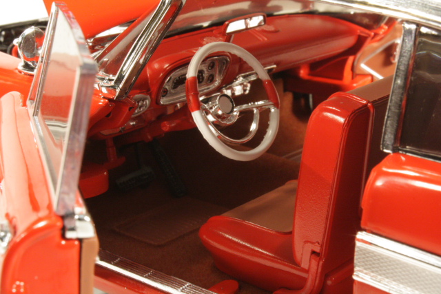 Plymouth Fury 1958, punainen/valkoinen "Christine"