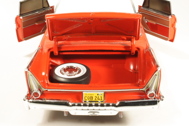 Plymouth Fury 1958, punainen/valkoinen "Christine"