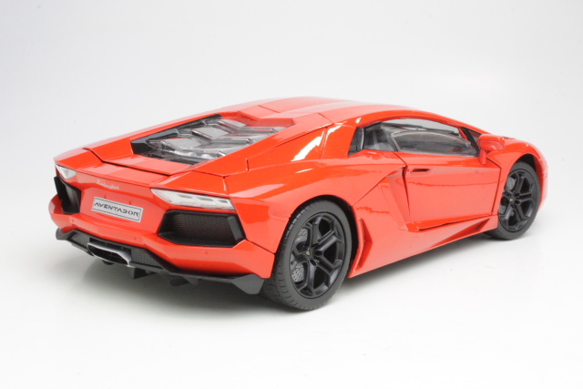 Lamborghini Aventador LP700-4 2011, orange