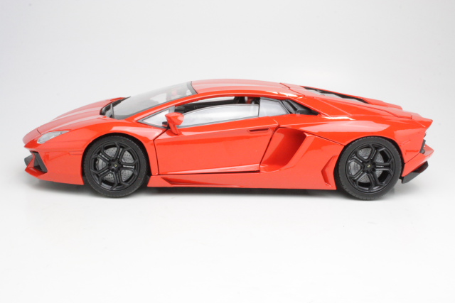 Lamborghini Aventador LP700-4 2011, orange