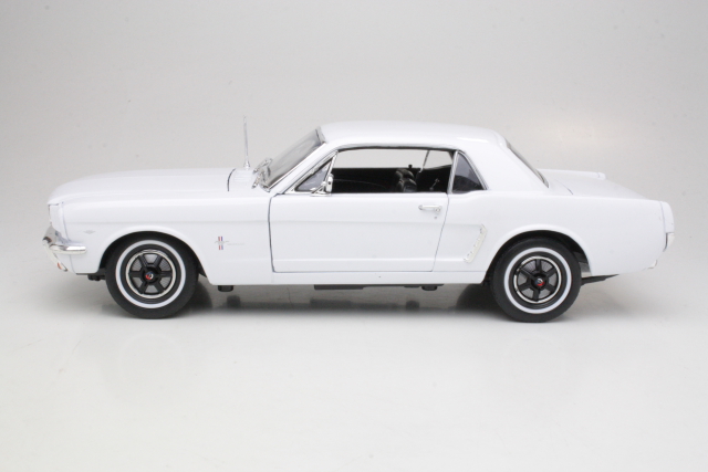 Ford Mustang 1964, valkoinen