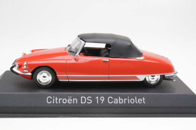 Citroen DS19 Cabriolet 1965, punainen - Sulje napsauttamalla kuva