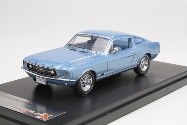 Ford Mustang GT Fastback 1967, vaaleansininen