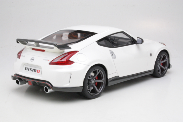 Nissan 370Z Nismo 2009, valkoinen