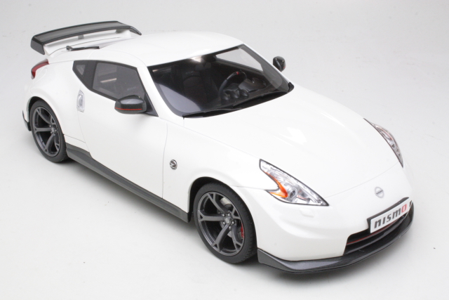 Nissan 370Z Nismo 2009, valkoinen