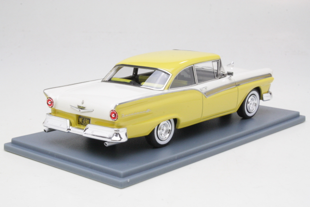 Ford Fairlane 500 Hardtop 1957, yellow/white