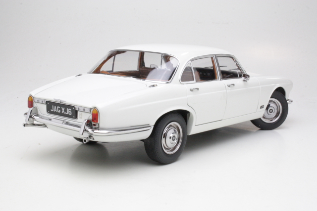 Jaguar XJ6 2.8 1971, white