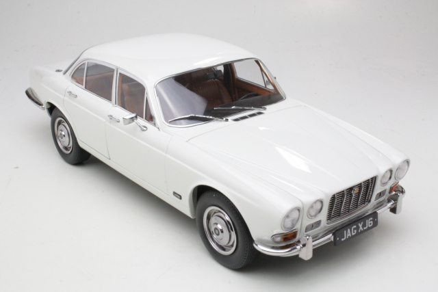 Jaguar XJ6 2.8 1971, white