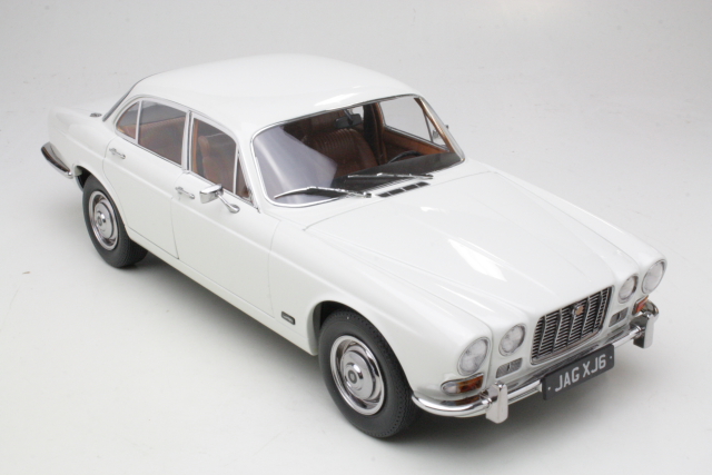 Jaguar XJ6 2.8 1971, valkoinen - Sulje napsauttamalla kuva