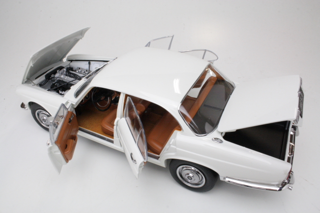 Jaguar XJ6 2.8 1971, white