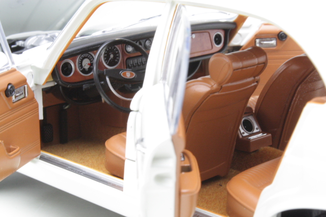 Jaguar XJ6 2.8 1971, white