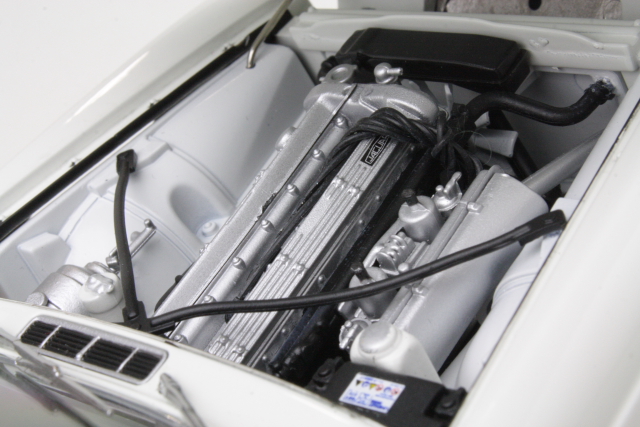 Jaguar XJ6 2.8 1971, white