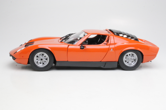 Lamborghini Miura 1968, oranssi - Sulje napsauttamalla kuva