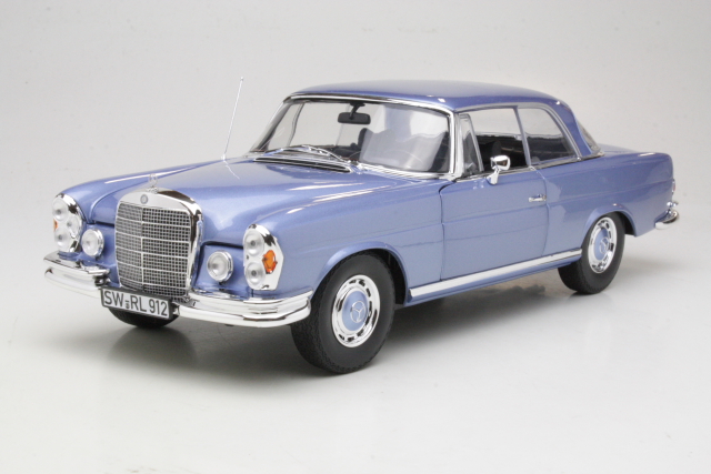 Mercedes 280SE (w111) Coupe 1969, vaaleansininen - Sulje napsauttamalla kuva