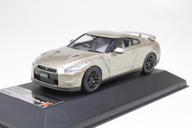 Nissan GT-R 45th Anniversary Gold Edition 2015, vaalea kulta - Sulje napsauttamalla kuva