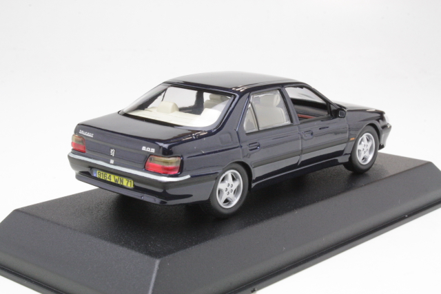 Peugeot 605 1998, sininen