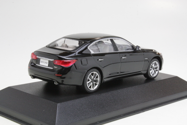 Nissan Skyline 350GT Hybrid 2013, musta