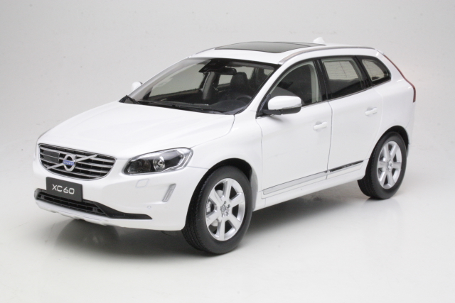 Volvo XC60 2015, valkoinen