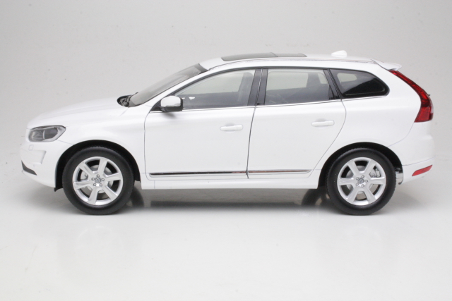 Volvo XC60 2015, valkoinen