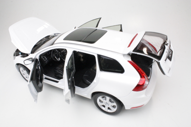 Volvo XC60 2015, valkoinen