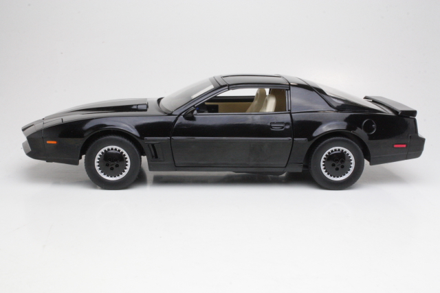 K.I.T.T. Pontiac Trans Am 1982 "Ritariässä" - Sulje napsauttamalla kuva