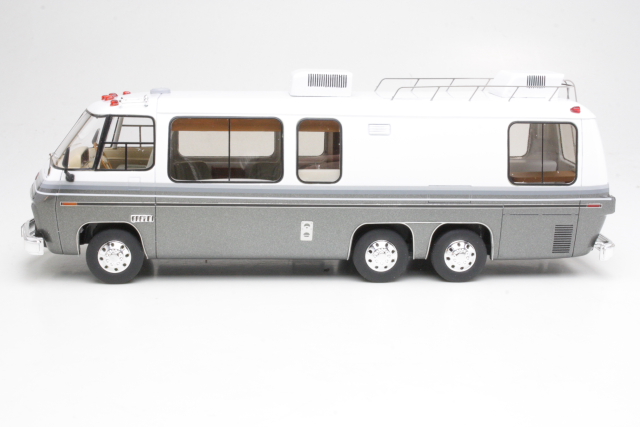 GMC Motorhome 1976, harmaa/valkoinen